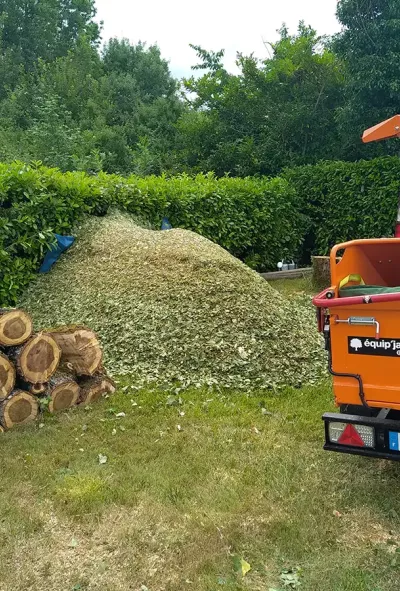 Broyage de déchets verts à Niort dans les Deux-Sèvres 79